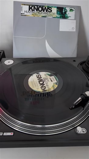 Hunting High And Low Knows It's a big club tune I have picked out of my vinyl Collection to share with you . do you like old school tunes? check out my tiktok for more great records you might like! give me a follow thanks #fyp #tunes #club #housemusic #oldschoo