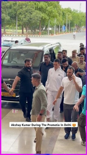 Akshay Kumar With His Security 😍😳 During The Promotion ! spotted In Delhi #shortsvideo #shorts