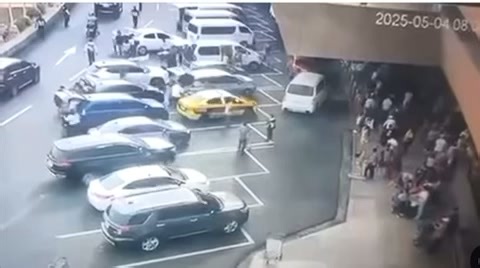 40M views · 128K reactions | WATCH: CCTV footage shows how an SUV crashed into the departure entrance of NAIA Terminal 1 on Sunday morning, May 4. The incident left two people dead and three injured, according to police. (Video courtesy of Raoul Esperas) | ABS-CBN News | Facebook