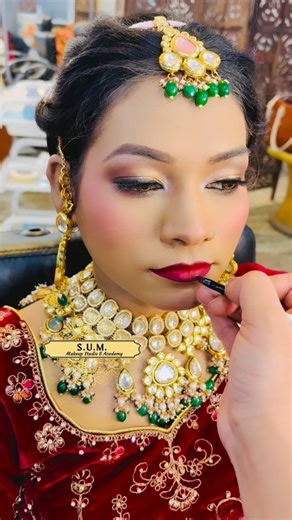 Shadma Usmani on Instagram: "“Is bride ka glow natural hai… ya secret technique? 👀✨” 💌 Soft bridal look… but wait till you see the detailing up close 🤍 Every shade, every blend, every glow is placed with intention ✨ Soft makeup ka matlab simple nahi hota… it means perfect balance 💍 Can you guess what made this look extra dreamy? 👀 Follow us for more tips & tricks ✨ @shadma_usmani @sum_academy 🔥 #SoftBridalMakeup #BridalGlow #IndianBrideLook #BridalTransformation #shadmausmani soft bridal m