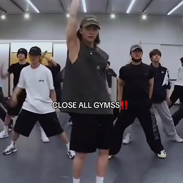 Hyunjin's Impressive Transformation: From Bouncy to Buff!