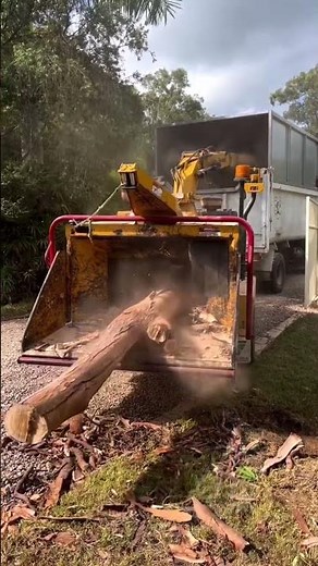 JDC Tree Solutions putting their Vermeer BC1800XL Chipper to work 🔥