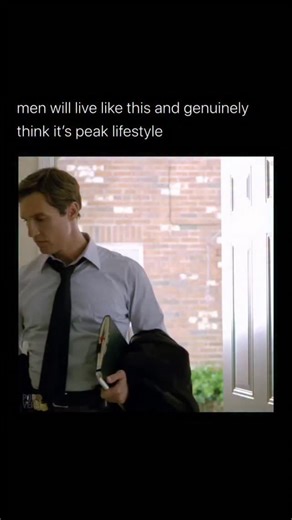 Revorn.Men on Instagram: "Men's happy place.. . . 日本利用压电瓷砖将脚步转化为电能。这些瓷砖捕捉来自你脚步的动能。当你行走时，你的重量和动作会对瓷砖产生压力。瓷砖会轻微弯曲，从而产生机械应力。瓷砖内部的压电材料将这种应力转化为电能。每一步都会产生少量电荷，而数百万步结合在一起就能产生足够的电力来驱动LED 灯、数字显示屏和传感器。在像涩谷车站这样繁忙的地方，每天大约有 240万个脚步为这一系统作出贡献。 这些电能可以被储存或立即使用，从而减少对传统电力来源的依赖，并支持可持续的城市基础设施。 这种方法将日常运动转化为实用的可再生能源 #日本#知识 #事实#你知道吗 #推荐 科技 创新＃历史 技术实验热门"