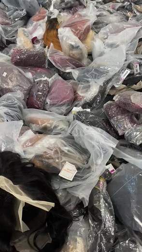 2.5K views · 19 reactions | Men koman sa ye nan Miley las Americas tout cheve yo net dispo angro et andetay ayayayy nou avanyim  ou ka peye an pesos taux pesos 58 pesos ou ka peye an goud taux goud 140 goud | Miley Reine Des Cheveux Et Des Perruques #1 | Facebook