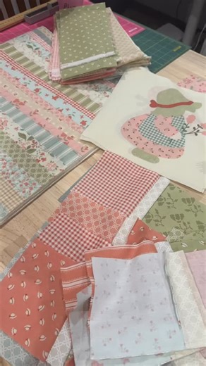 Just playing with Sunbonnet by My Sew Quilty Life. Sew pretty!! @mysewquiltylife 👉 https://www.megelles.com/fabrics-for-quilting/sunbonnet-by-my-sew-quilty-life/ #mtpstudio #megellesstudio #megellespatchwork #patchworkfabric #ilovesewing #patchworkaustralia #sunbonnetfabric #sunbonnetsue #modaquilting #megellesfabrics #mysewquiltylife #showmethemoda #mysewquiltylifefabric | Megelles Teddy & Patchwork Studio
