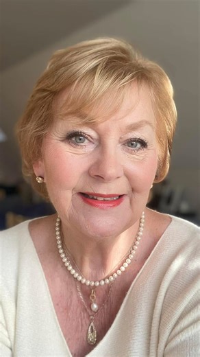 Easy everyday makeup for older women 💄 Sue shares her quick, go-to routine using her favourite product pairings made for mature skin This week get 20% OFF 2 or More! Use code: DOUBLE Offer ends 23/08/2025 🛒 Shop now: https://www.lookfabulousforever.com/make-up-for-older-women | Look Fabulous Forever