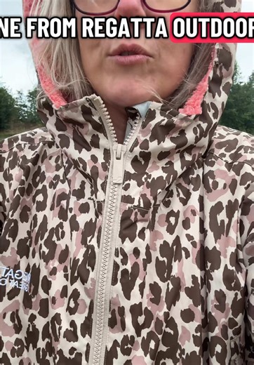 This regatta change robe is a game changer and I wear it everywhere! #tiktokmademebuyit #regattachangerobe #changerone #outdoors #regatta