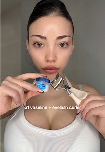 Get Long Lashes: Vaseline & Eyelash Curler Routine