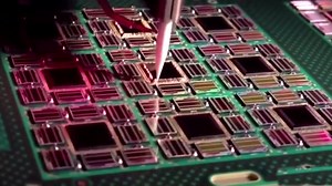 带你见识芯片内的焊接工艺，细看芯片金丝引线键合过程