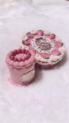 Cake-Inspired Makeup Tutorial with Flower Knows