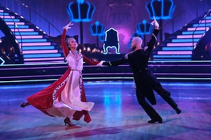 89K views · 1.3K reactions | An ICONIC Foxtrot to an iconic song for #QueenNight! 朗 Melora Hardin is dynamite in the ballroom  | Dancing with the Stars | Facebook