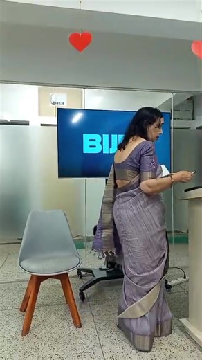 6.6K views · 112 reactions | What is the pronunciation of “better”? This interactive class was conducted by Ayesha Kabir, Head of English Web, Prothom Alo. #BIJEM #JournalismTraining #learningbydoing #EnglishJournalism | BIJEM | Facebook