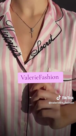 PIJAMA ROSA SATINADA LOGO BORDADO VICTORIA'S SECRET ORIGINAL🆚️💯🇺🇲💎♥️ @valerie04_fashion ENVÍOS A NIVEL NACIONAL 🇵🇪 #PIJAMAS #tiendaonline #shoppin #productosexclusivos #VICTORIASSECRET