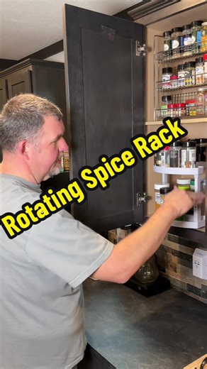Efficient Spice Organization with a Rotating Rack