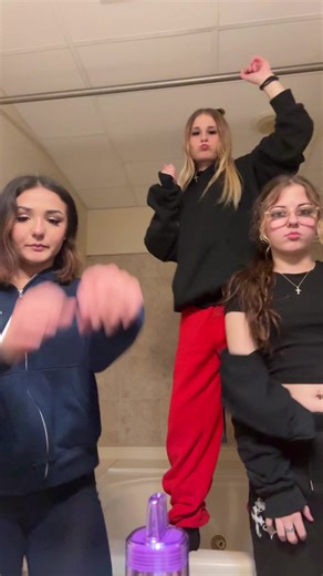 ️ (@thereisnoone.bb)’s videos with Wipe me down - gav