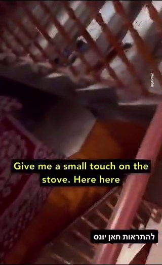 Des soldats israéliens se filment en train de brûler une maison familiale au Liban 🇱🇧 juste pour s’amuser Plusieurs de ces ordures sont des français ils reviendront en France après avoir exécuté des civiles et commis les pires exactions