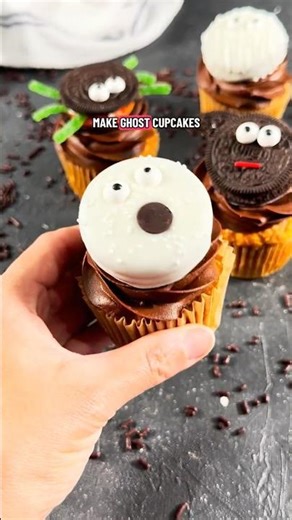 Easy Halloween Ghost Cupcakes