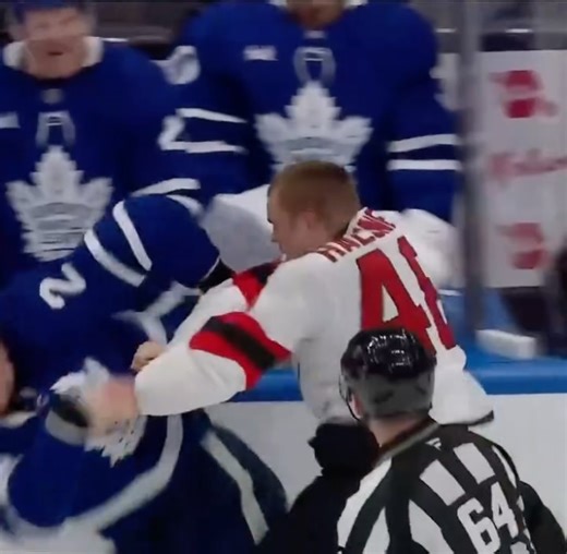 🏒🚨EVERYTHING NJ DEVILS HERE🚨🏒 on Instagram: "BRIAN HALONEN DROPS THE GLOVES WITH SIMON BENOIT IN THE FINAL SECONDS OF THE GAME TOSSING HIM AROUND AND DROPS BENOIT WITH ONE SINGLE PUNCH 🤯 ATTA BOY HALO 🥊"