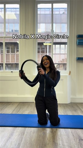 ✨ Magic Circle Monday ✨ Small prop… big challenge. 🙌 The Magic Circle is one of the original Pilates tools created by Joseph Pilates to add feedback, resistance and connection to your movement. By gently squeezing the circle, you switch on deeper muscle groups and improve control throughout the whole body. In this series we’re working through: ▫️ Chest lift leg extension (magic circle between the ankles) to challenge deep abdominal support and lower-body control ▫️ Roll downs holding the magic 