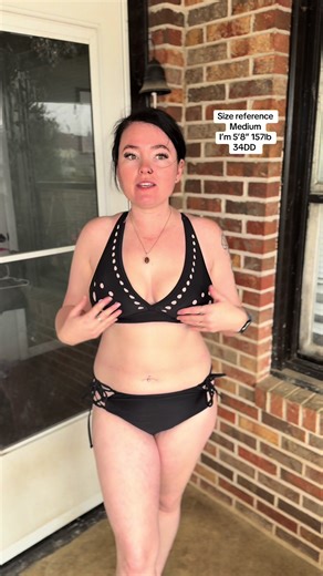 Love a good halter top bikini #bloomingjelly #momapprovedswimwear #bikiniseason #bikiniseason #haltertop