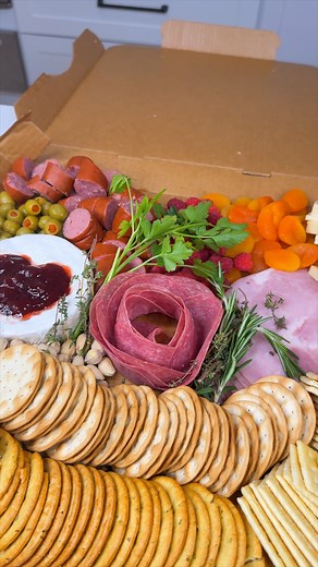 Impress guests with this pizza box hack! I re-use an old pizza box to create a charcuterie display. Perfect for taking it on the go! | The Alexa Show