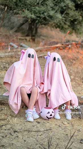 You know I had to hop on this 👻 trend! Aren’t they the cutest ghosts? 🫠 #sheetghost #sheetghostphotoshoot #sheetghosts #ghostsheetphoto #pinksheetghost #kidssheetghost #cutesheetghost #halloween #halloween2023 #costumeideas #ghostcostume👻 #kidscostumes #pinkghosts #pinkhalloween #fyp #parati #kidsoftiktok #sistercostumes #sisters #sistercostumegoals