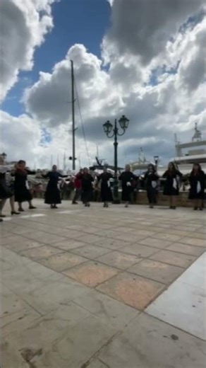 ιερός Ναός Αγίου Κωνσταντίνου και Ελένης Πειραιά