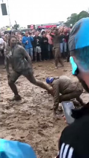 Festival Mud Wrestling || ViralHog