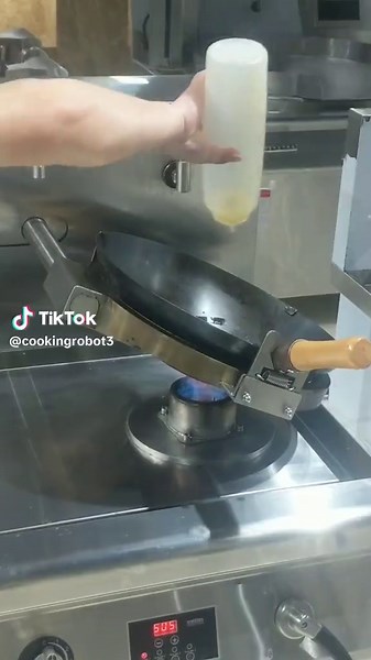 炒菜机器人 on TikTok