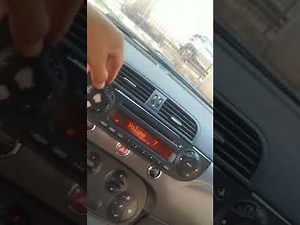 How to find and enter the radio code of the Fiat 500.