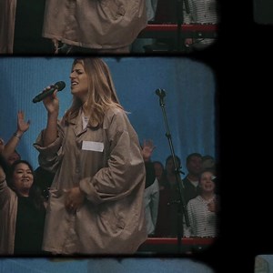 Listen to TEAM NIGHT, a special collection of songs recorded live with Hillsong Worship… available now! 🕊 After two years apart due to global border closures, some of our team had the opportunity to finally reunite in Orange County, California at the start of 2022. It only felt right to mark our reunion by gathering and doing what we’ve always done when we get together - worship. We gathered with some of the creative team from our campuses in Los Angeles and Orange County for a night of worship