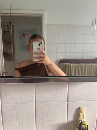 Shimmy Dance Moves: Fun Coastal Vibes