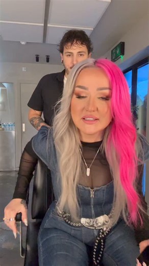 Kirsty Meakin | Who doesn’t love a giveaway at this time of year? It’s time to make a change. 2026 is around the corner so let me help you get your shiz in... | Instagram