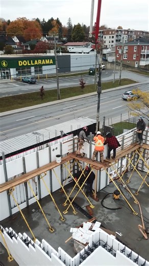 5.6K views · 42 reactions |  Coulée de béton des murs du 2e niveau !  #ICF #coffrageisolant #construction #building #integraSPEC #icfconstruction #concrete #concreteconstruction #architecture #beton | Les Coffrages Isolants.com | Facebook