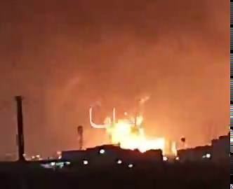 🚀🇮🇷🇸🇦🇺🇸 NOW: HUGE EXPLOSIONS from Iranian strike on Jubail energy facilities in SAUDI ARABIA