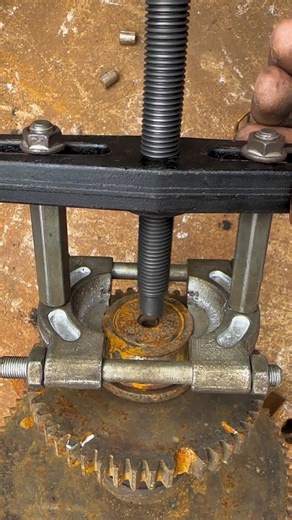 How to Remove a Stubborn Rusted Bearing | Bearing Splitter Tool in Action!#mechanic #tools