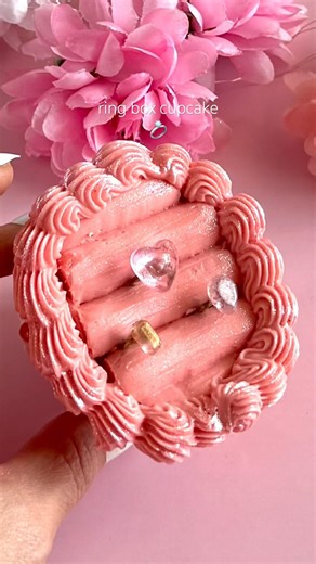 Ring box cupcake 💍 #cupcakeideas #rings #baking #gemstone #dessert