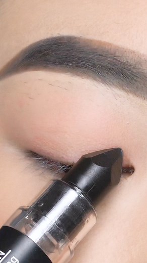 Beauty is pain, but it's worth it! | Makeup Inspiration