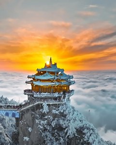 A snow-covered wonderland above a sea of clouds! Laojun Mountain, a sacred Taoist site, is one of the most popular tourist destinations in Henan Province. #GlimpseofChina | Xi's Moments