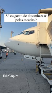 Só eu gosto de desembarcar pelas escadas ? #aviacao #voo #viagem #aviation #aviacao24h #aviationlovers #aeroporto #airport #aviationphotography #gru | Voando com o Edu