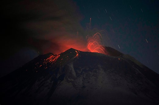 México anuncia lanzamiento de satélite espacial en 2025 que ayudará a monitorear volcanes - La Opinión