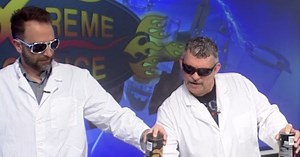 Extreme Science: Exploding Pringles cans with beachballs full of hydrogen