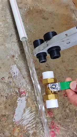 How to Use a Pipe Cutter on PVC Pipes