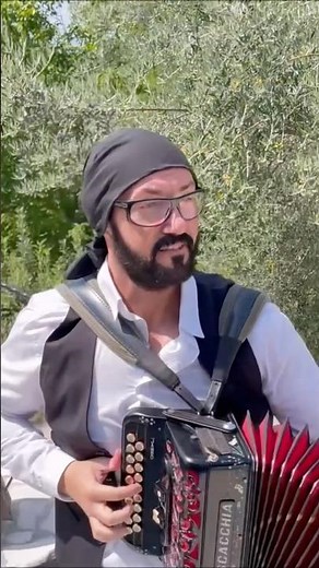 L'ALLEGRA OTTOBRATA (tarantella) NICOLA SCACCHIA campione del modo di organetto.