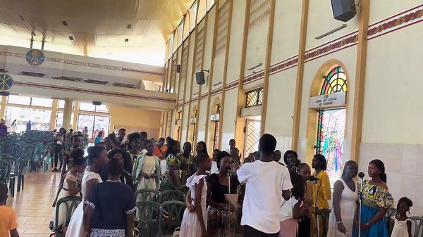 Gloria gloria Le Christ est vraiment ressuscité❤️ @Chorale enfants SMM @CHORALE SHALOM KOHE @🧚🏽💋Erica Oceane 💜🦋 @aurellek1 @~👸🏽marie Axelle 💕~ @MAJOJO🤍 @Campbell@ @lagachette2.1 #Immaculee_conception_junior #tiktok225🇨🇮 #toutlemonde🌍 #gloriavivaldi #jesuslovesyou