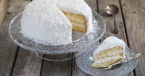 Layer cake moelleux à la noix de coco