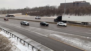 MoDOT working to keep roads clear as snow falls