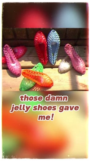 Iconic Fashion Trends of the 80s in the U.S. #nostalgia #childhoodmemories #GenX #90s #2000s #usa #fashion #80s | Retro Vibes USA