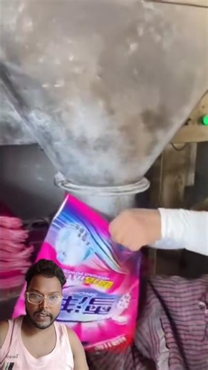 Amazing Home Detergent Machine! Chinese Women Packing Detergent in Plastic Packets |
