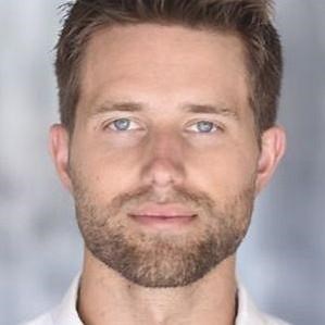 Nathan the Cat Lady – Age, Bio, Personal Life, Family & Stats | CelebsAges